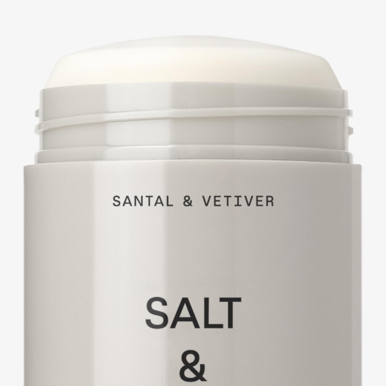 Salt & Stone Déodorant glisse sans laisser de traces visibles.