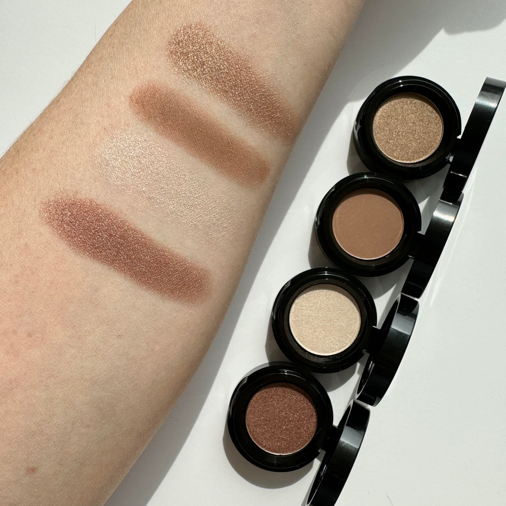 Look soirée avec Sandstone Scandinavia Eyeshadow brun scintillant 584.