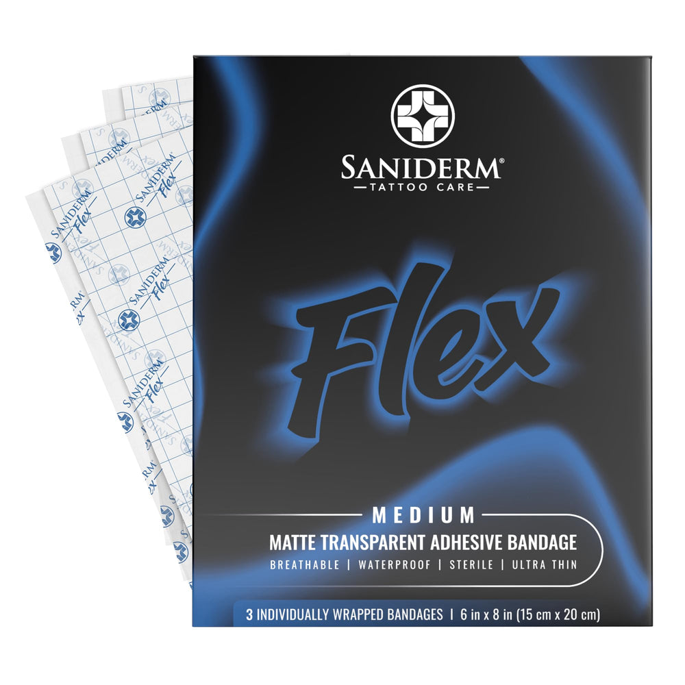 Saniderm Flex Bandage appliqué sur tatouage pour protection immédiate.