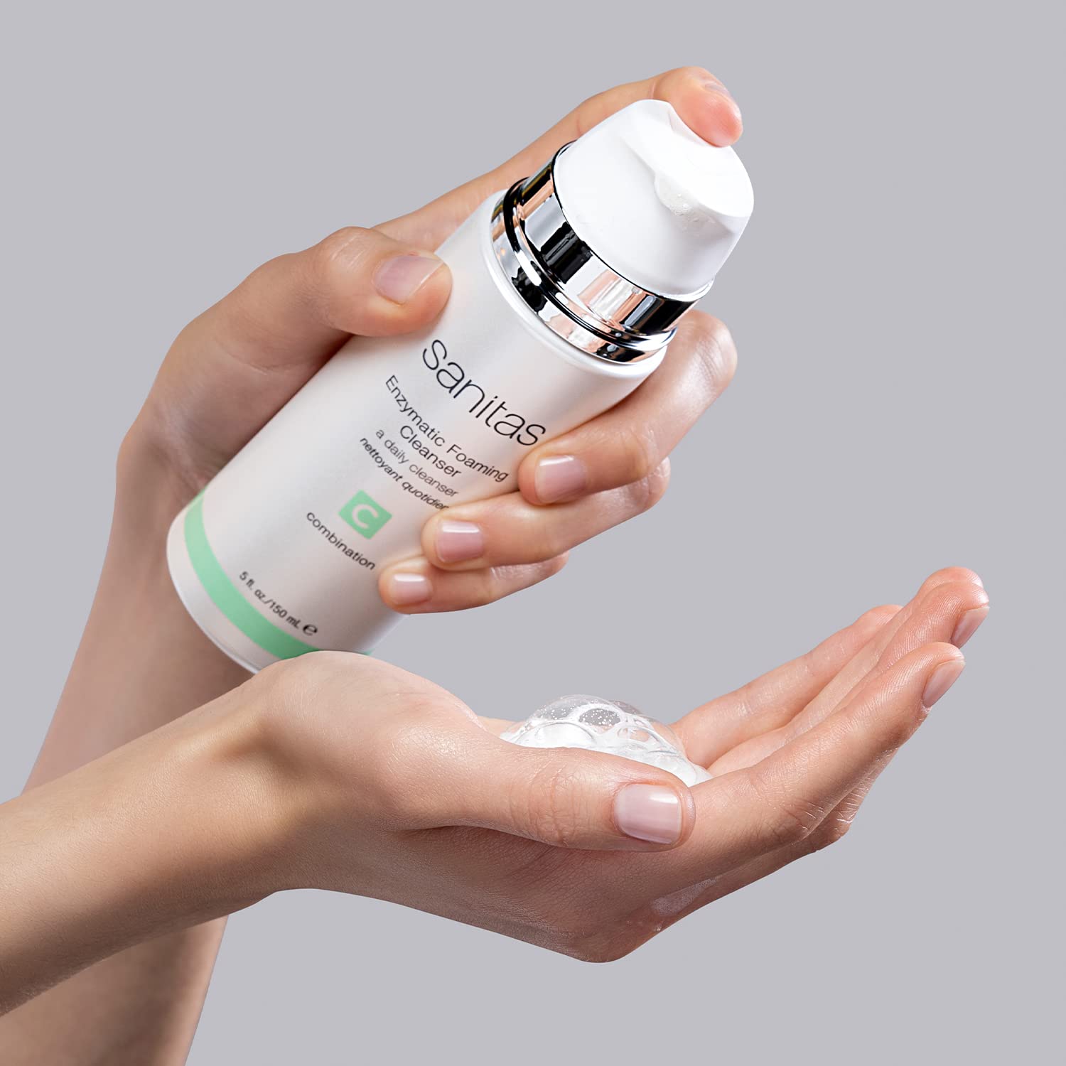 Sanitas: acides fruits naturels exfolient doucement et affinent le grain de peau.
