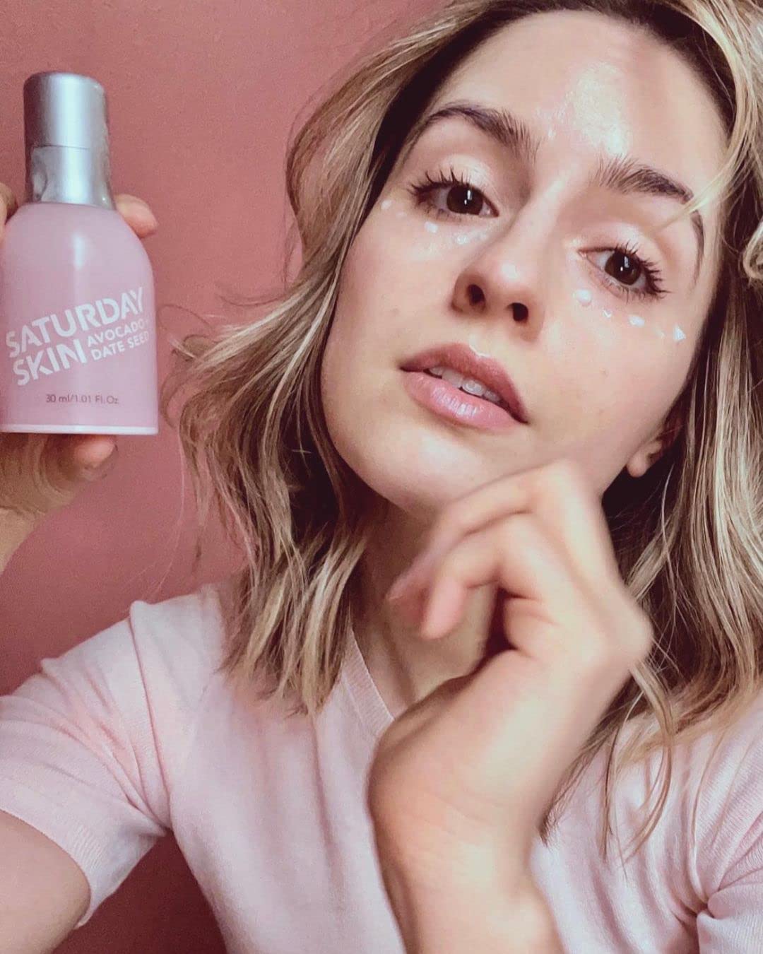 Application sous les yeux, Saturday Skin Wide Awake apportant douceur et éclat.