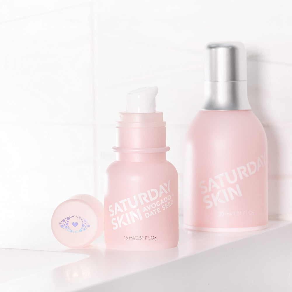 Regard lumineux et peau hydratée grâce à Saturday Skin Wide Awake.
