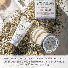Parfum naturel doux avec amandes et pêches, créant une sensation agréable.