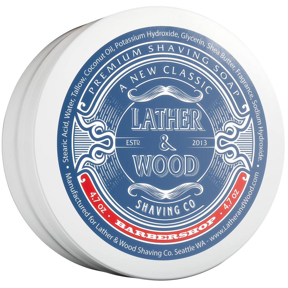Savon de rasage Latherwood barbiers, mousse dense et glissante pour un rasage précis.