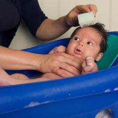 Scalp Scrubbie brosse bébé douce, adaptée pour les peaux délicates.