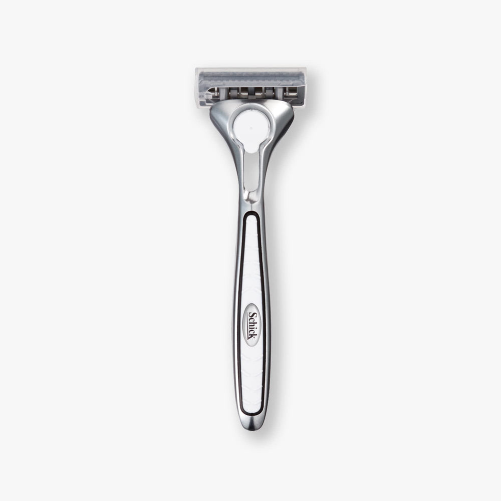 Rasage doux avec Schick Quattro Titanium et bande lubrifiante.