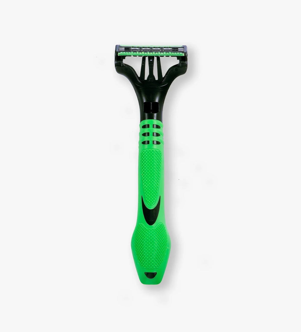 Emballage Schick Xtreme 3 Hommes Sensibles affichant le pack de quatre rasoirs pour l’usage quotidien.