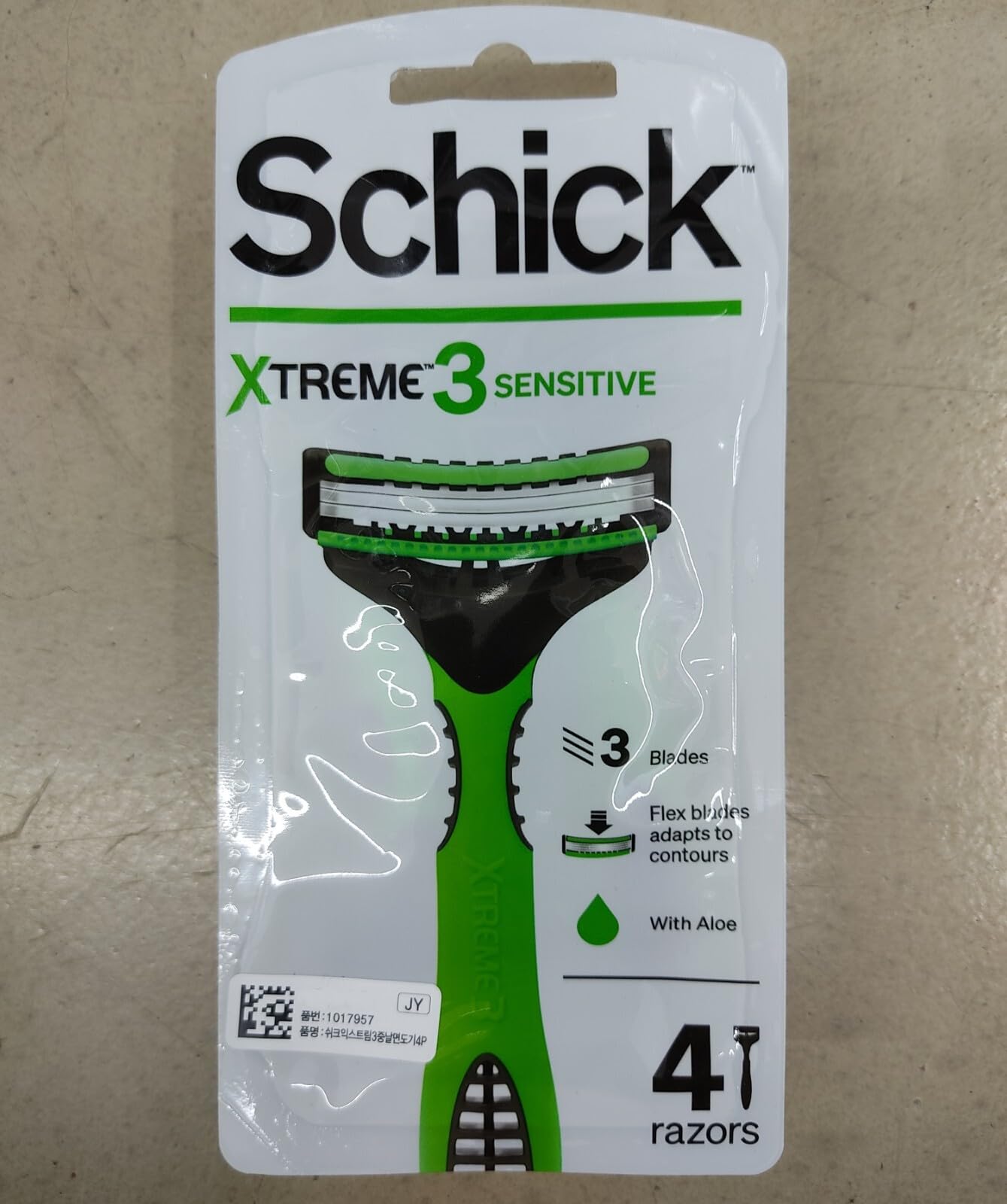 Pack de 2 rasoirs Schick Xtreme3 Sensitive jetables pratiques.