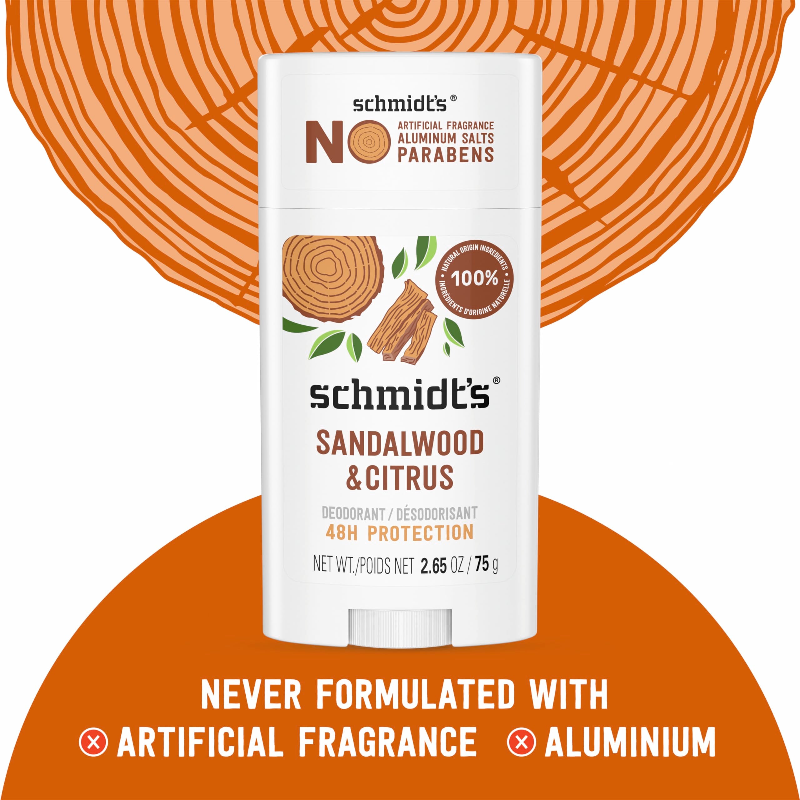 Application du déodorant Schmidt's Santal Bois et Citrus sur peau sèche.