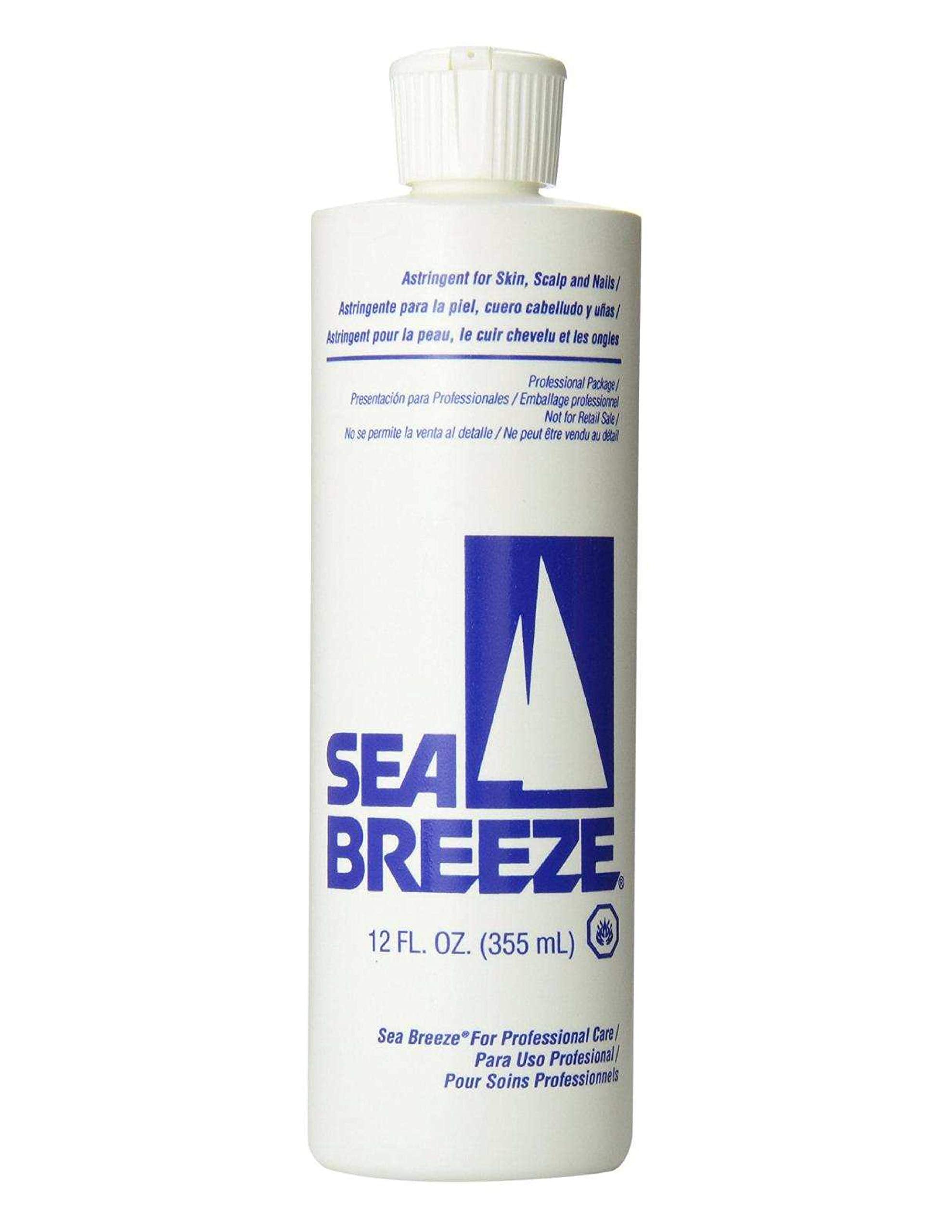 Nettoyage des ongles avec Sea Breeze Astringent avant polissage ou pose d’ongles.