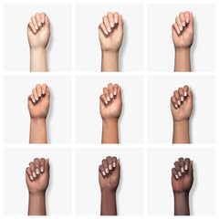 Seche Clear prévient jaunissement et taches sur les ongles.