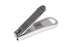 Seki Edge Deluxe: lime à ongles intégrée pour retouches rapides.