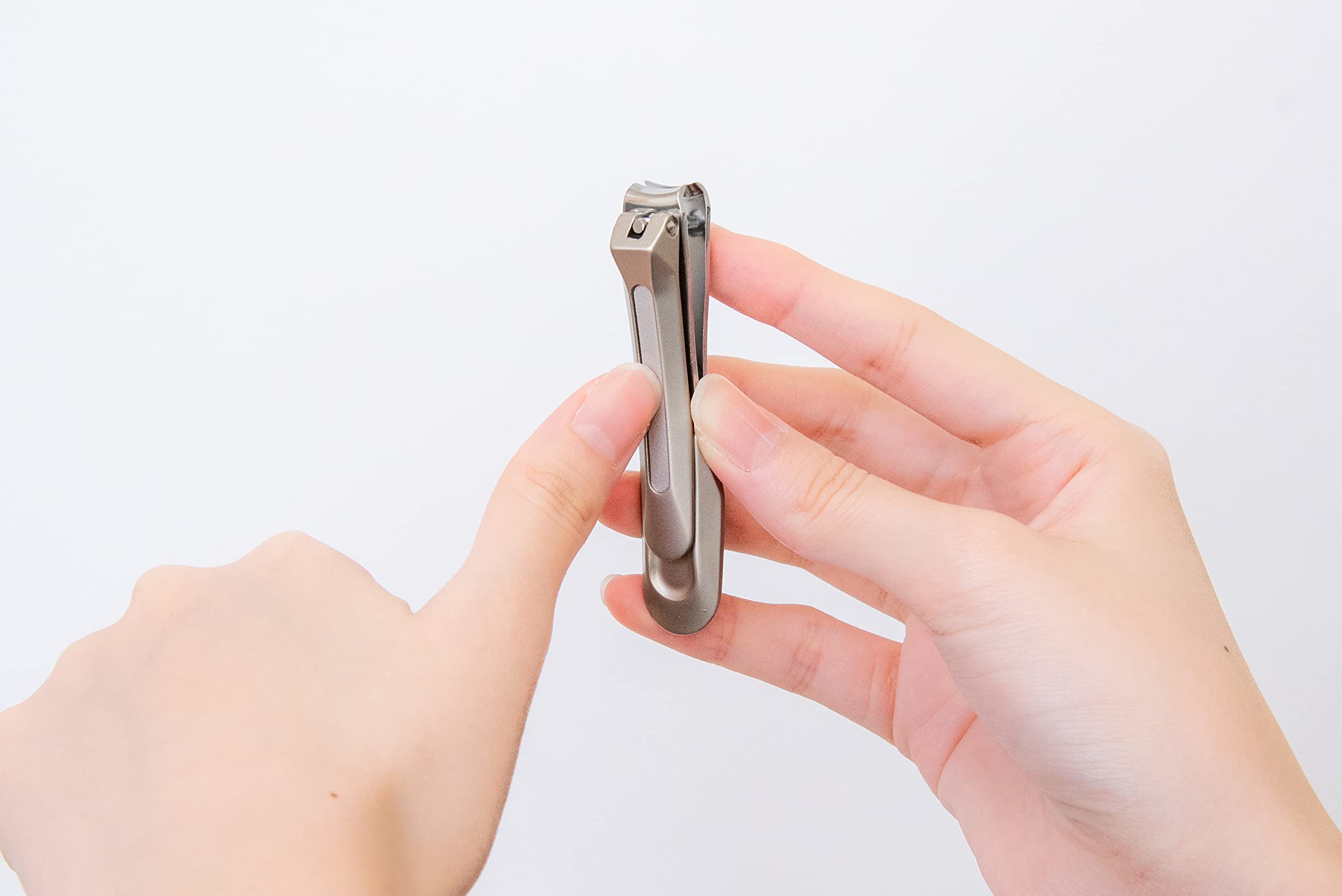 Seki Edge SS-113, lame incurvée pour suivre le contour des ongles.