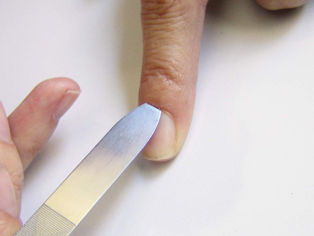 Seki Edge SS-402 réduit l’accumulation de saleté sous les ongles.