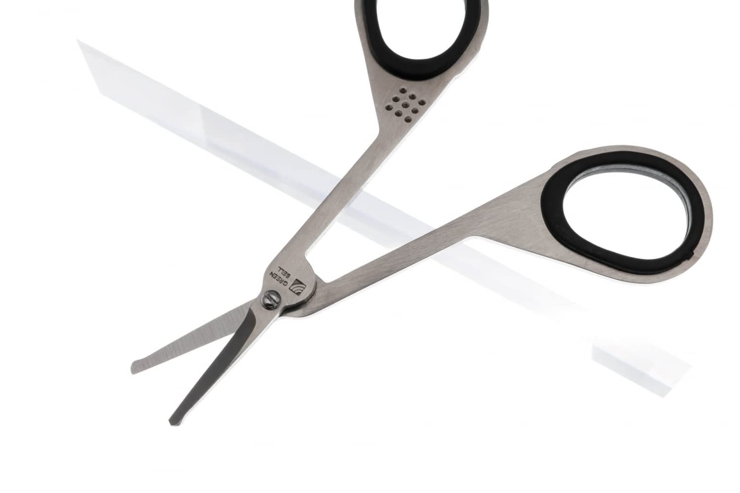 SS-908: tranchant précis pour tailler les poils du visage sans inconfort.