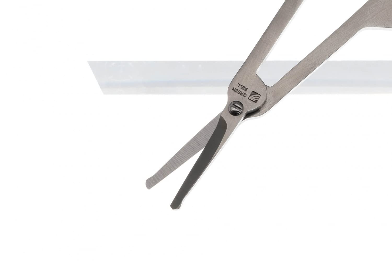 Utilisation polyvalente: narines et poils du visage avec le même outil.