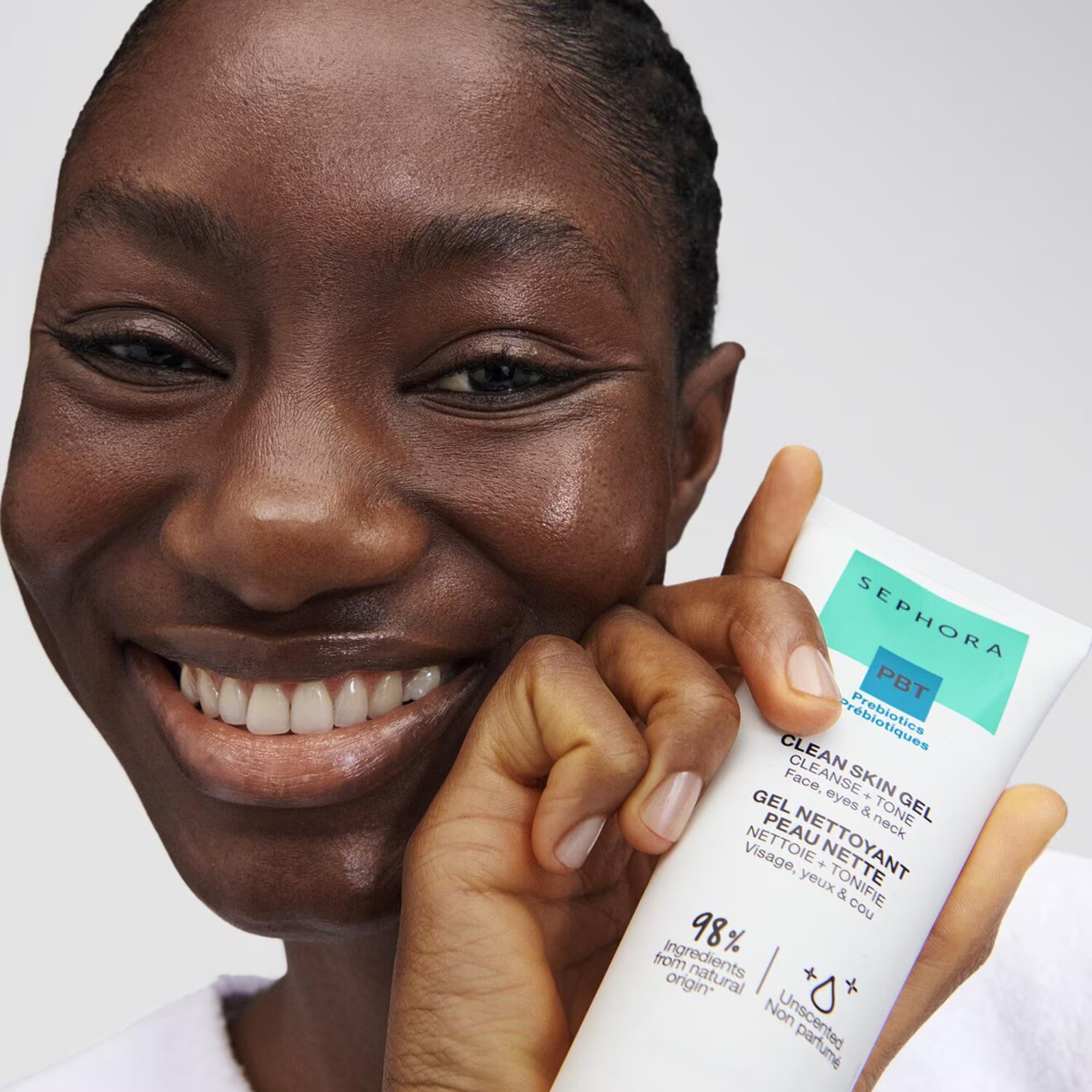 Texture gel douce du nettoyant SEPHORA, parfait pour peau sensible.