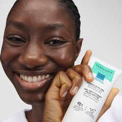 Texture gel douce du nettoyant SEPHORA, parfait pour peau sensible.