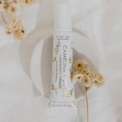 Seraphine Botanicals Camelina + Strobe – fin irise pour un teint lumineux.