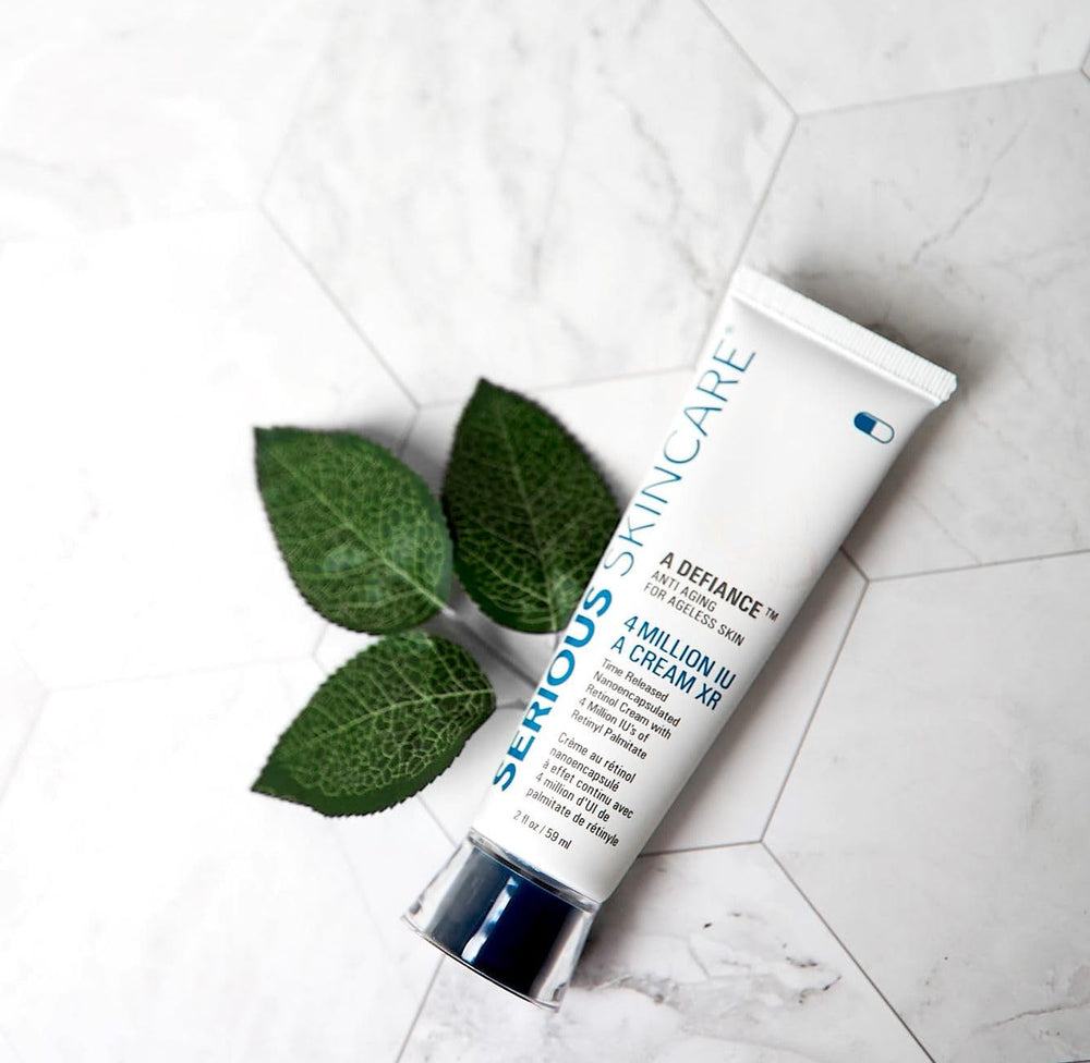 Emballage premium Serious Skincare, étiquette lisible et produit prêt à l’emploi.