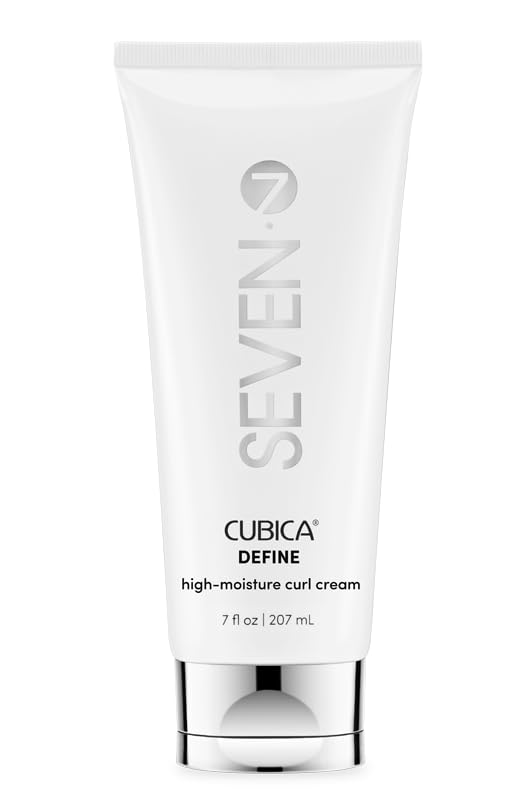 SEVEN Cubica Define présente une texture soyeuse pour des boucles définies et hydratées.