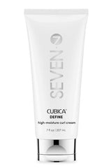 SEVEN Cubica Define présente une texture soyeuse pour des boucles définies et hydratées.