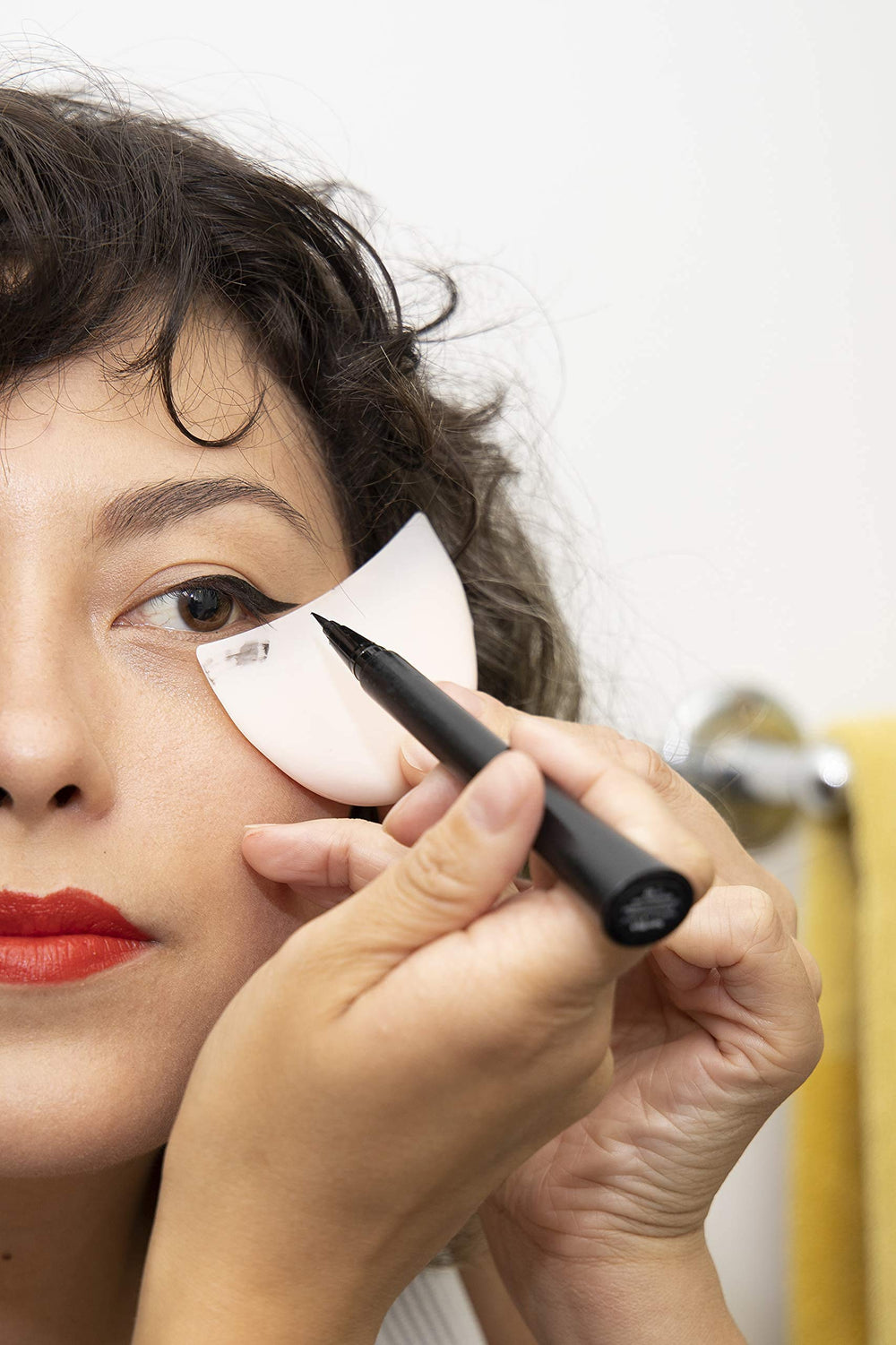 ShadowMoon tampon sous-œil silicone refroidissant apaise le contour et rafraîchit pendant l’application.