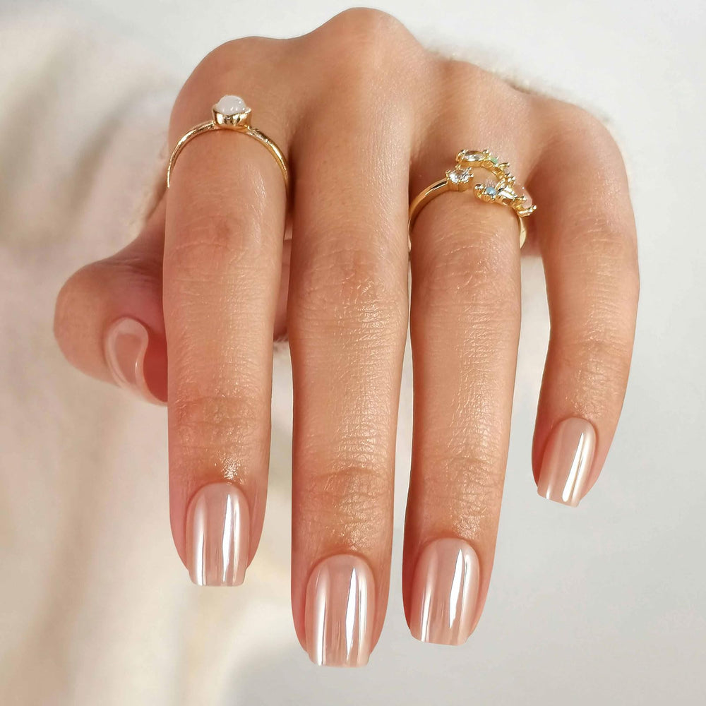 Utilisation polyvalente des ongles ShangMeng Nude Chrome, styles variés et faciles à changer