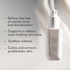 Flacon pompe du Rescue Serum hydratant, toucher léger et frais.