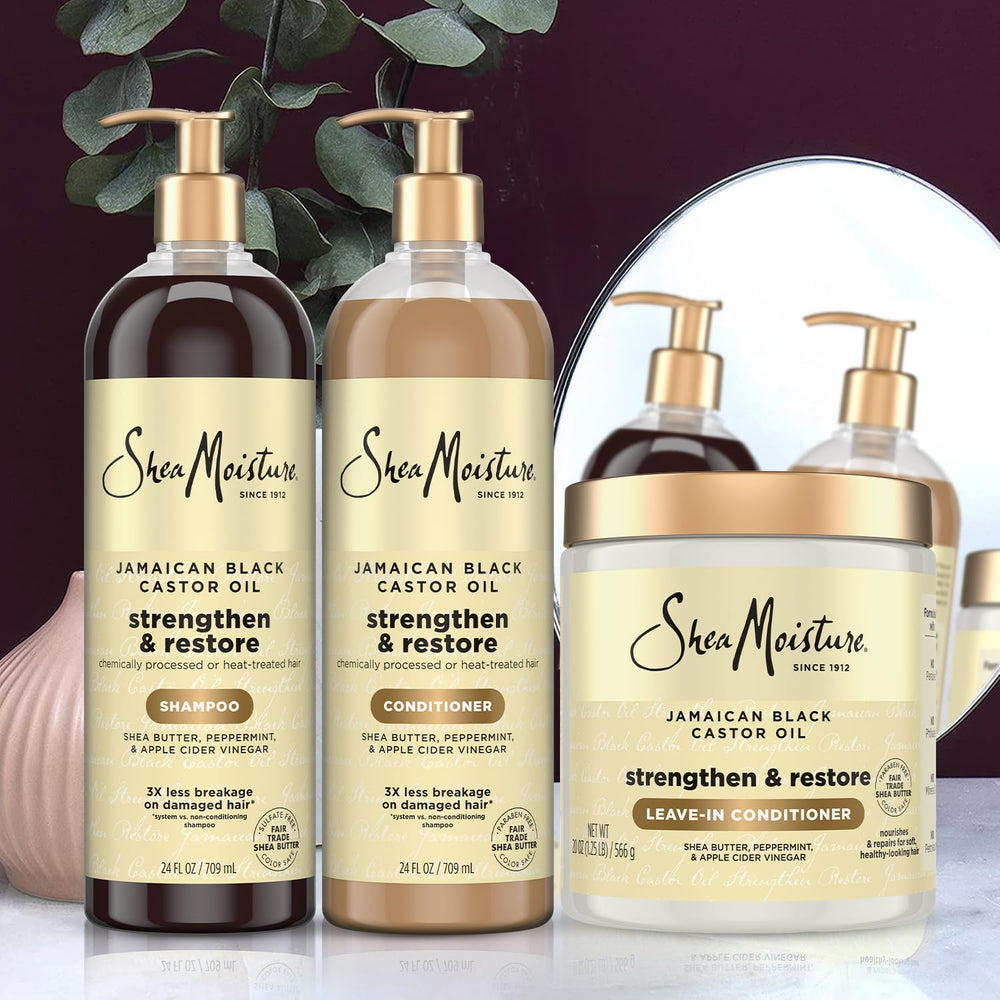 Beurre de karité biologique SheaMoisture en pot: hydrate intensément les cheveux.