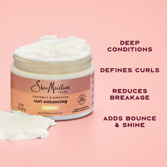 Brillance et définition des boucles grâce à SheaMoisture.