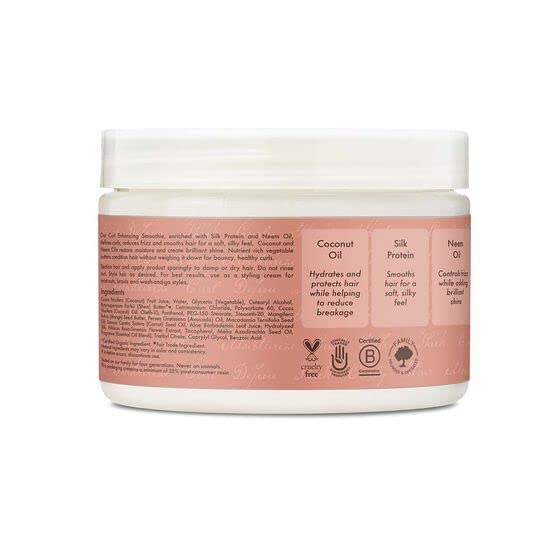 SheaMoisture Coco Hibiscus : texture crèmeuse prête à une application facile sur les cheveux.