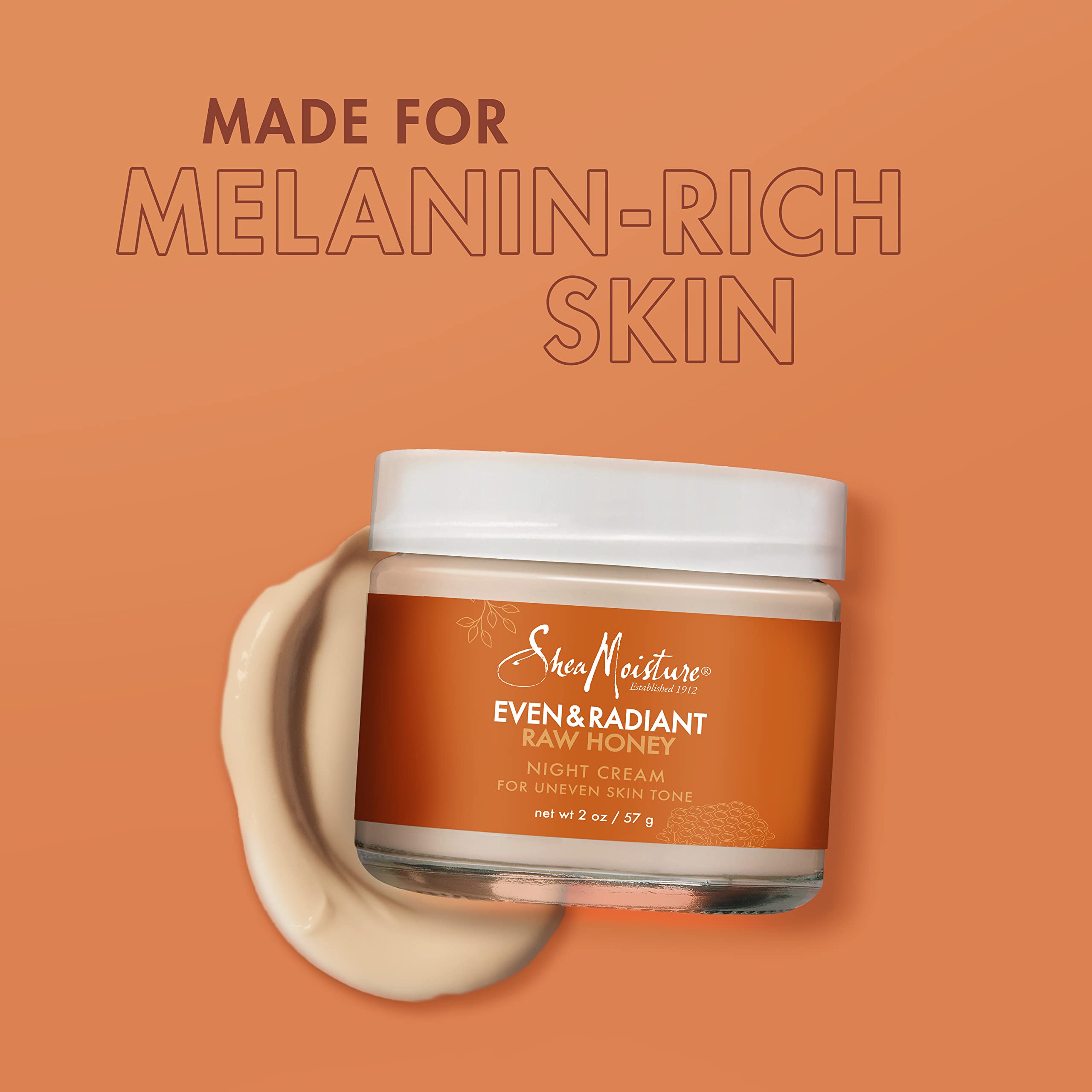 Texture crémeuse douce prête pour application nocturne sur le visage