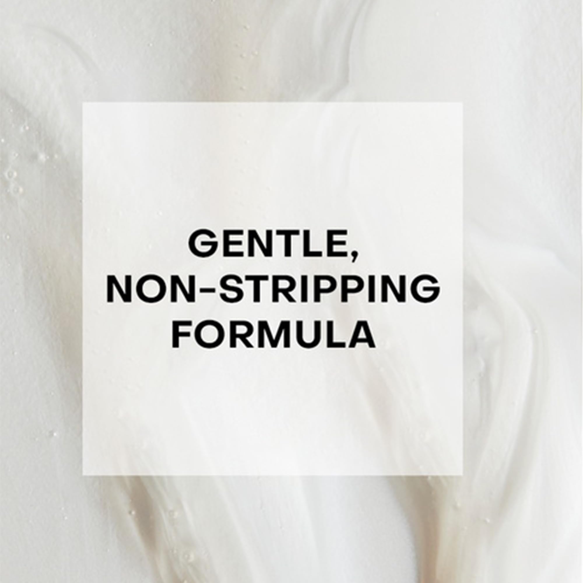 Boucles et ondulations définies grâce à la formule SheaMoisture Hydratation et Douceur.