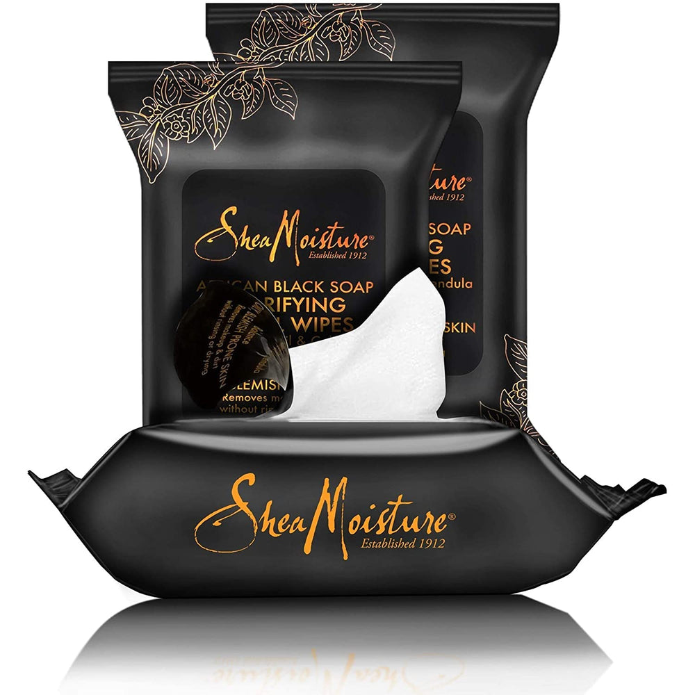 Lingettes visage SheaMoisture texture légère sans gras après utilisation.