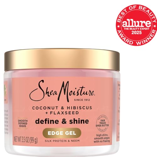 Application du gel SheaMoisture sur les contours pour un lissage précis.