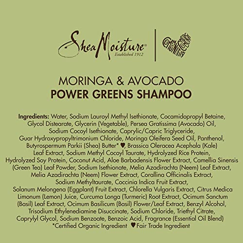 Étape nettoyante quotidienne pour des cheveux propres et revitalisés avec SheaMoisture.
