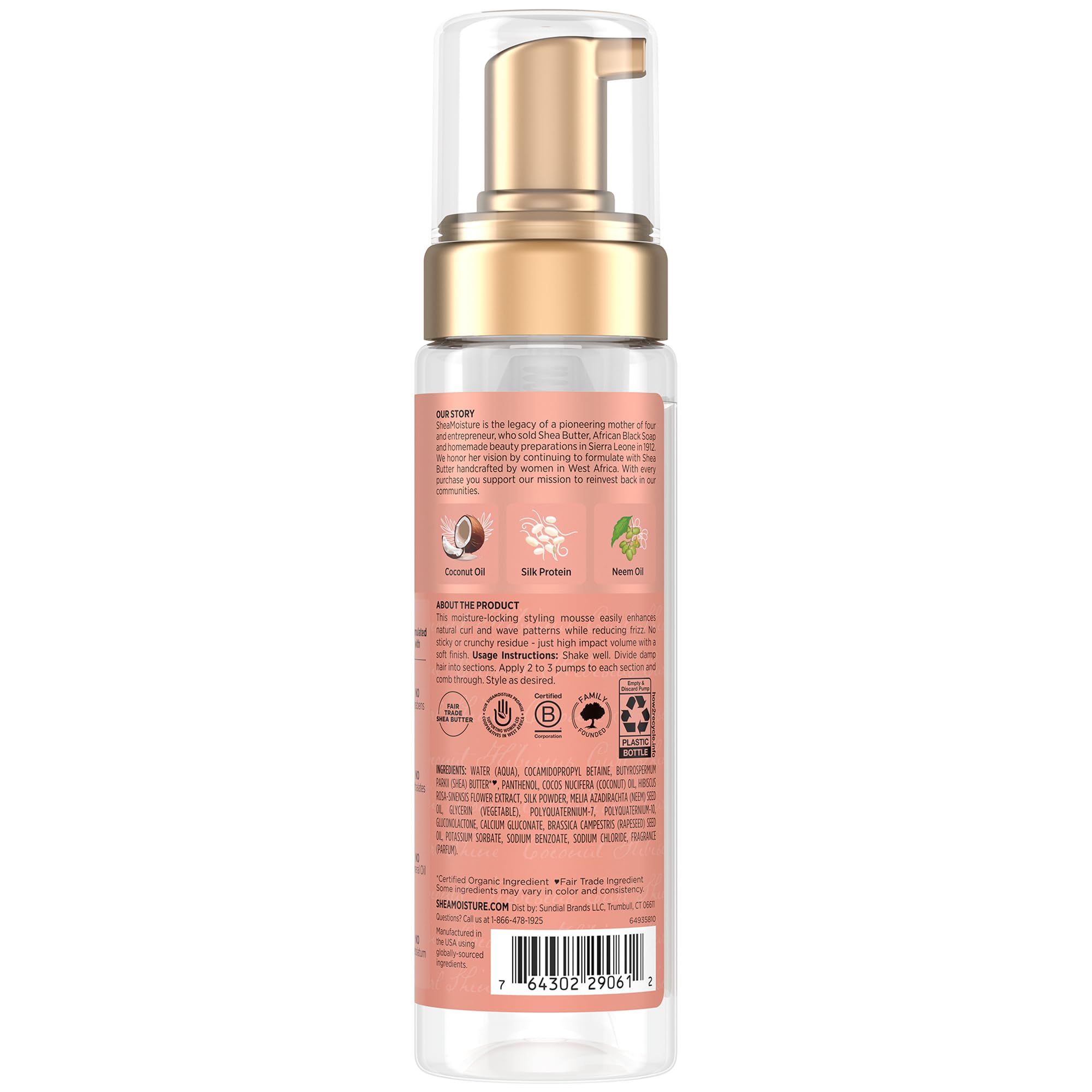 Texture crèmeuse de SheaMoisture Mousse Boucles pour une définition naturelle possible.