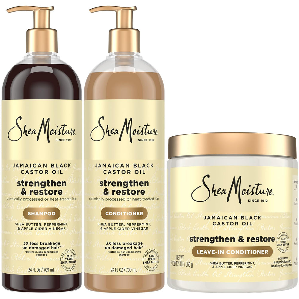 Shampooing SheaMoisture en flacon: renforce les cheveux et offre brillance naturelle.
