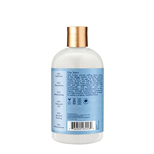 Texture crèmeuse du shampoing SheaMoisture produisant une mousse douce.