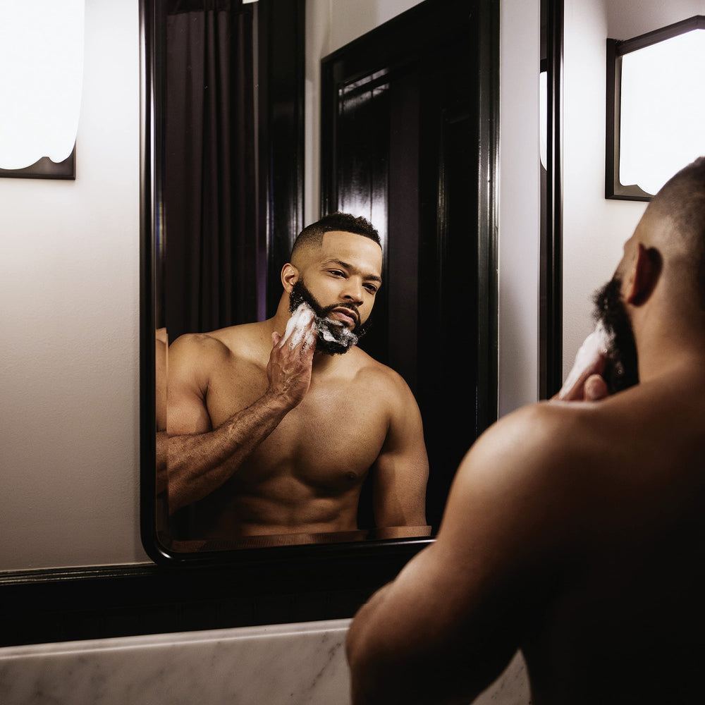 Rinçage à l’eau tiède, barbe fraîche après SheaMoisture.