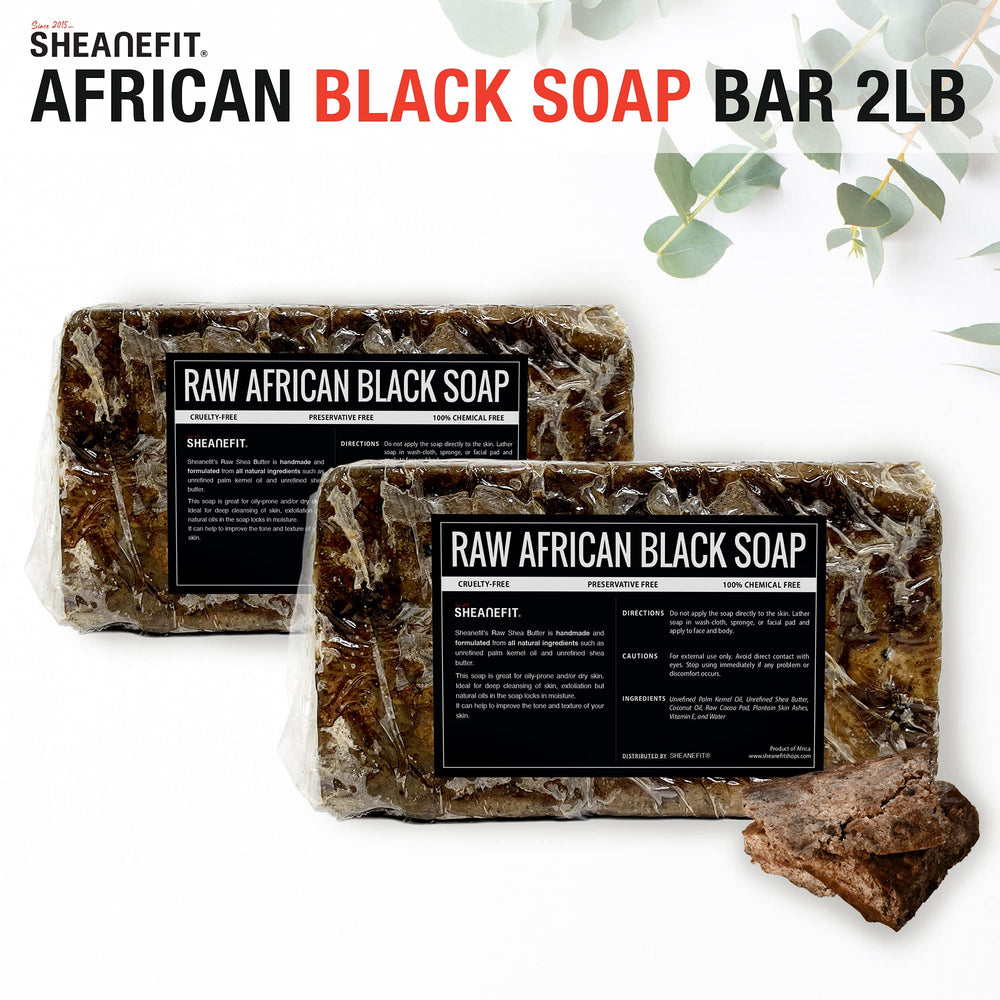 Texture authentique de Sheanefit Savon noir africain, surface brute et naturelle, idéale pour exfolier doucement.