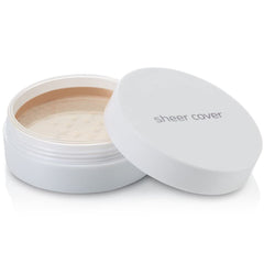 Correcteur Sheer Cover camouflant les imperfections avec précision.