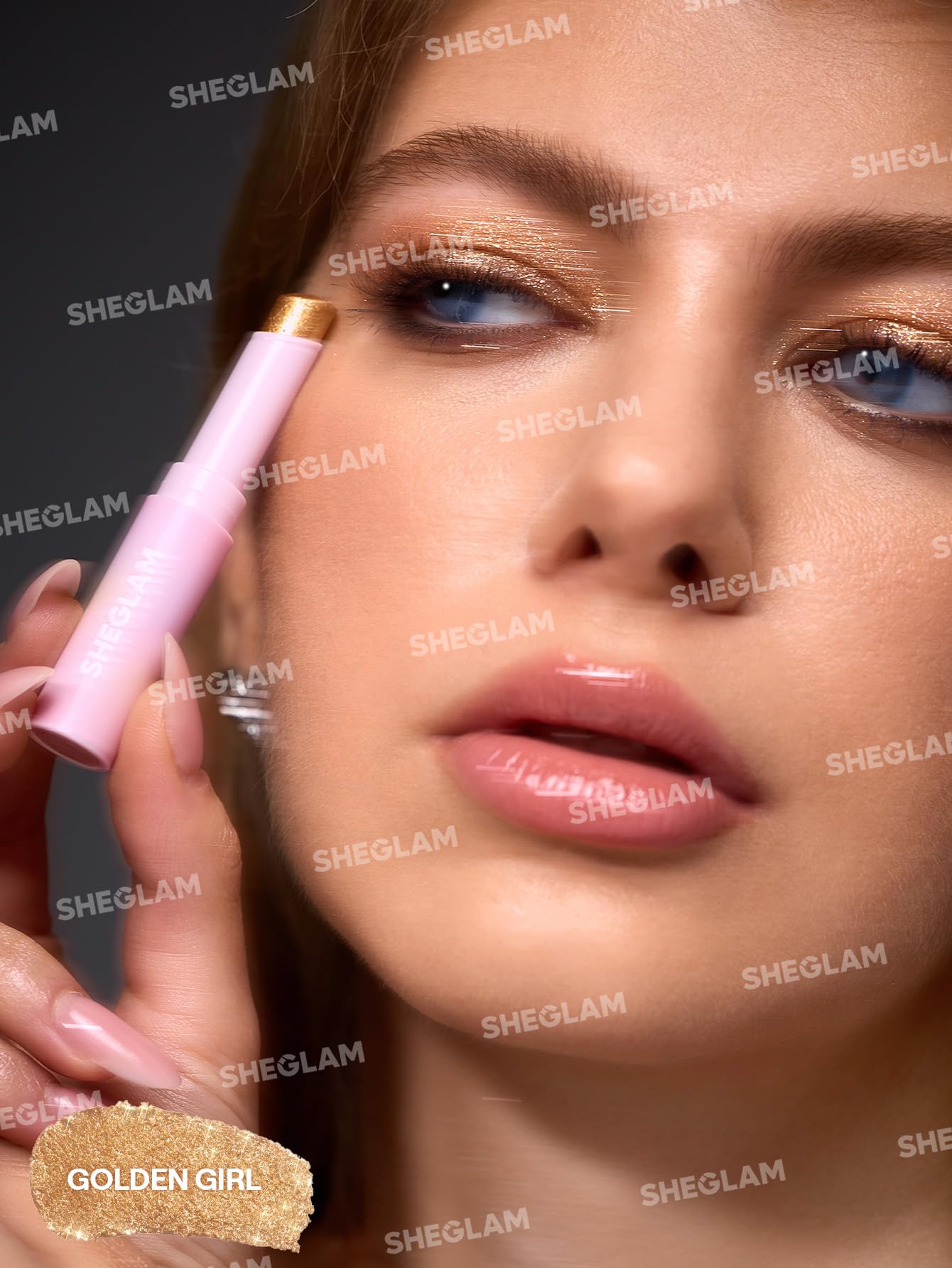 SHEGLAM emballage dore et élégant attire le regard sur le produit.
