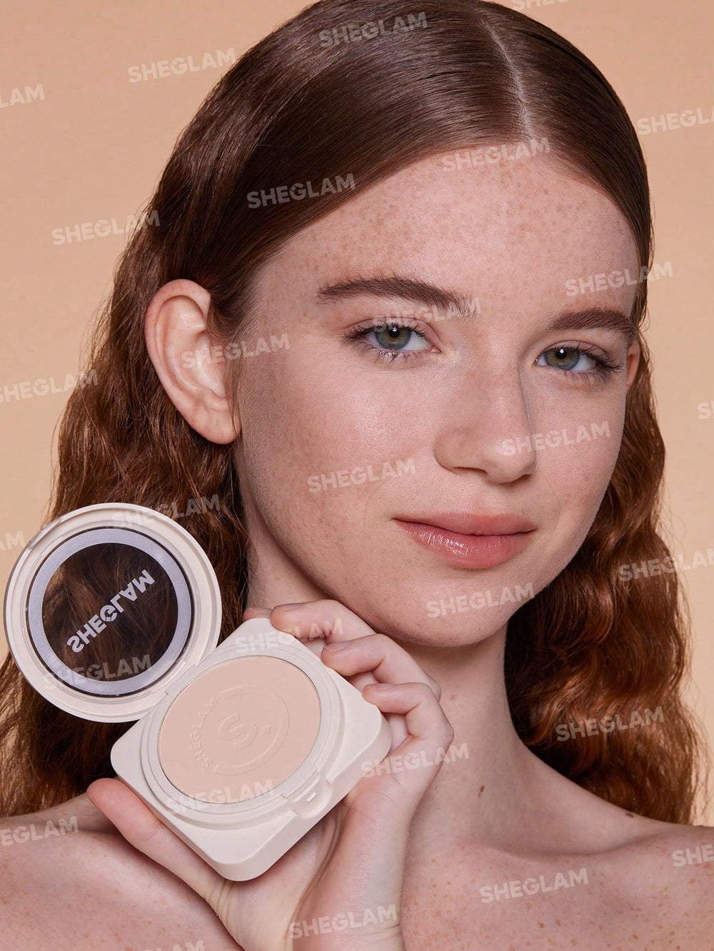 SHEGLAM Skin-Focus – poudre longue tenue imperméable à l'eau.
