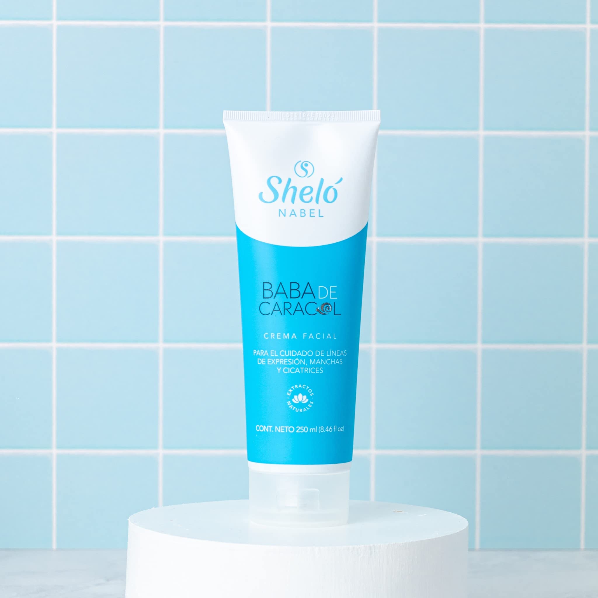 Sheló NABEL snail cream texture swirl highlights creamy application
