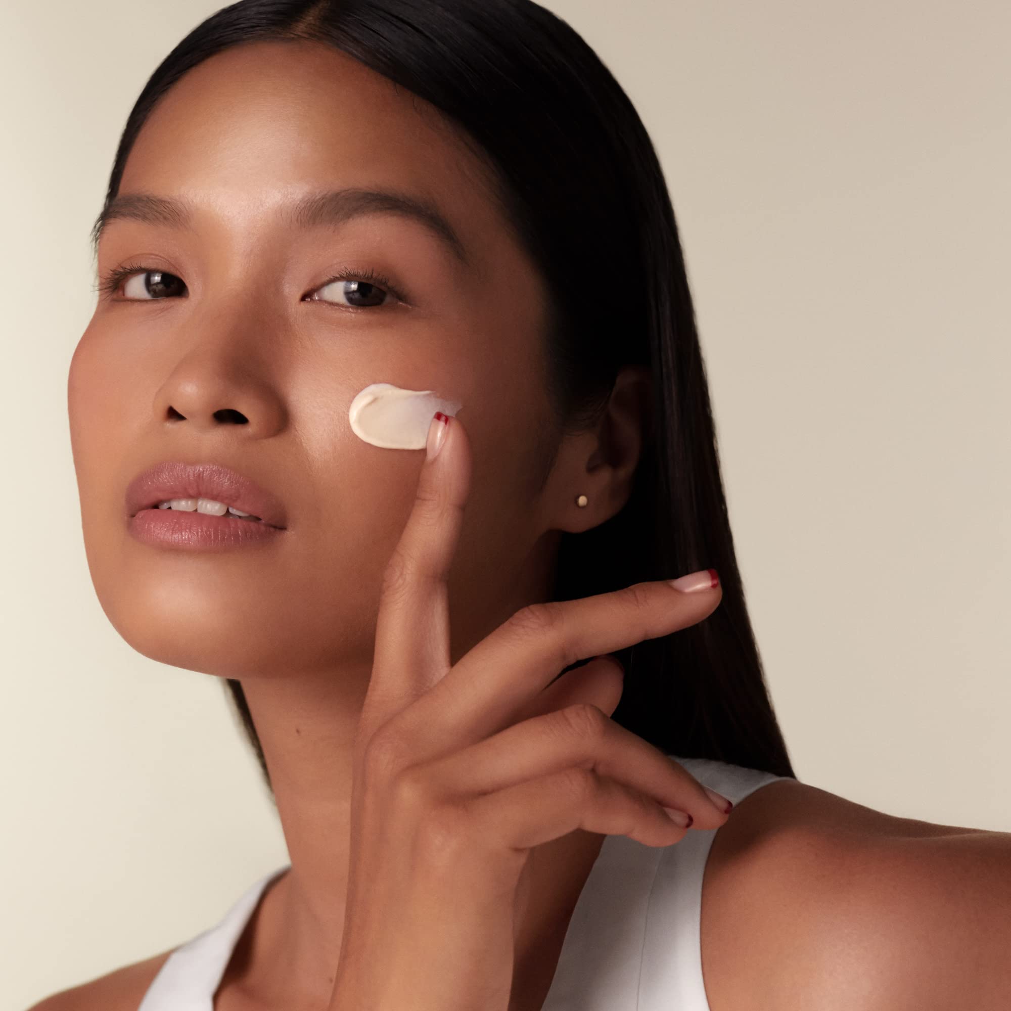 Protection UVA/UVB SPF23 avec Benefiance pour prévenir les signes visibles