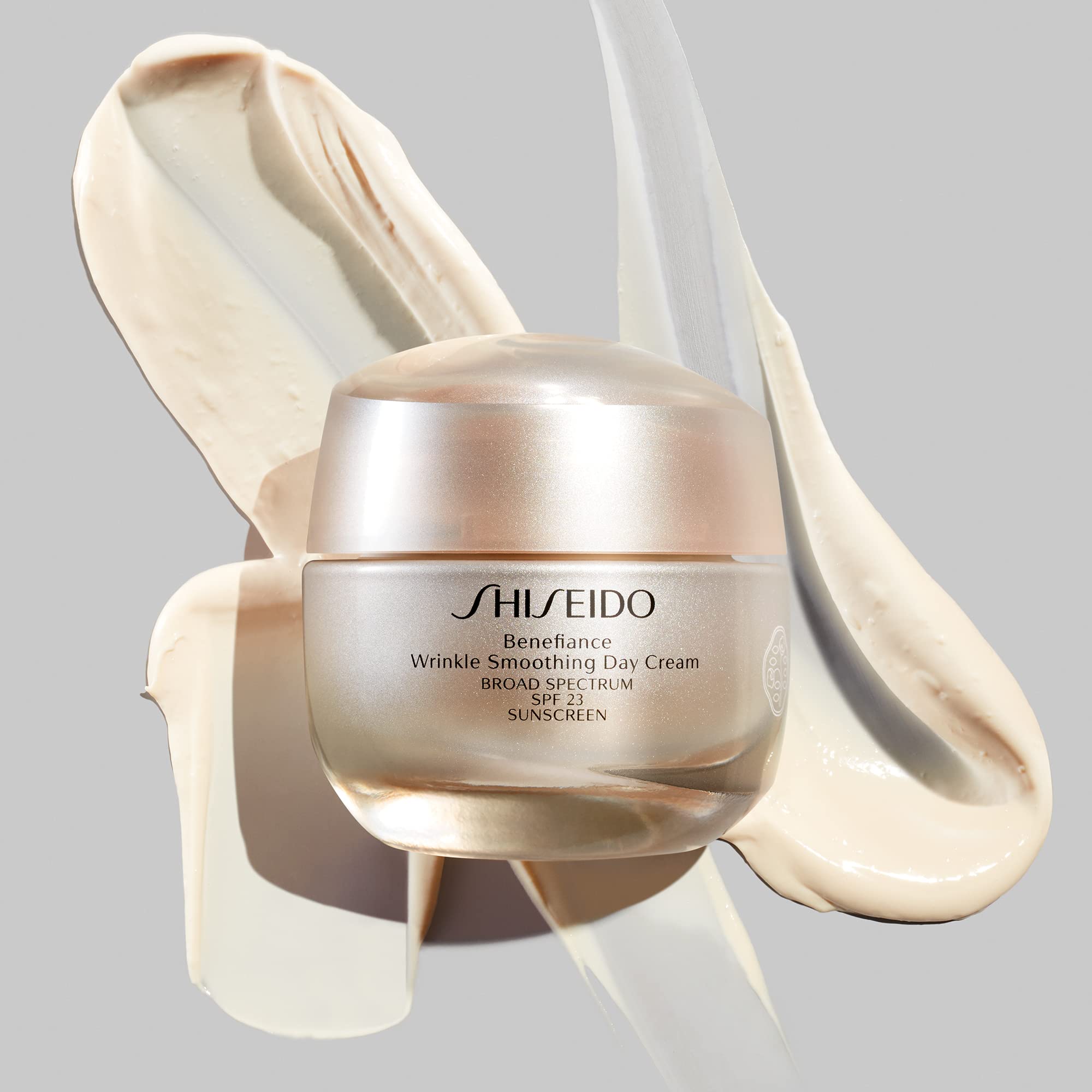 Routine matin Benefiance appliquer sur visage et cou pour une hydratation complète