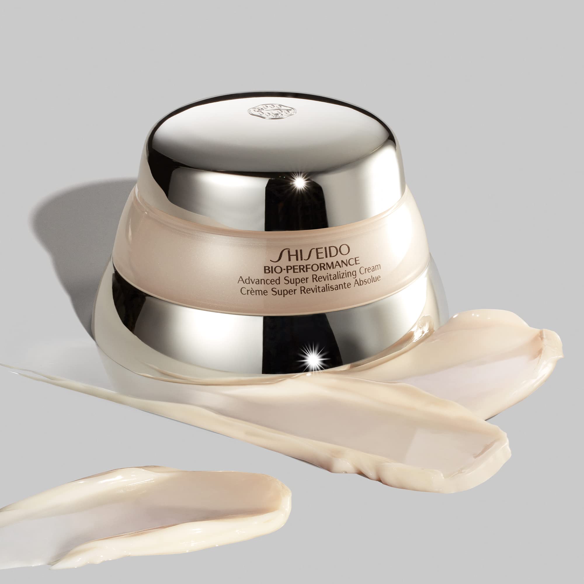 Shiseido Bio-Performance formule à l’acide hyaluronique renforcé.