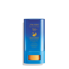 Shiseido Clear Sunscreen Stick SPF 50+ en application transparente, protection légère au quotidien